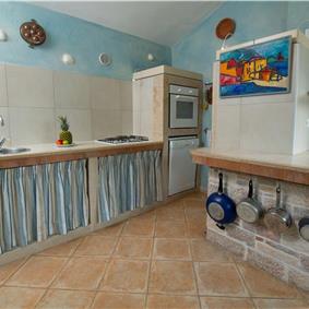 5 Bedroom Istrian Villa Estate with Large Pool and Gardens near Barban, Sleeps 12